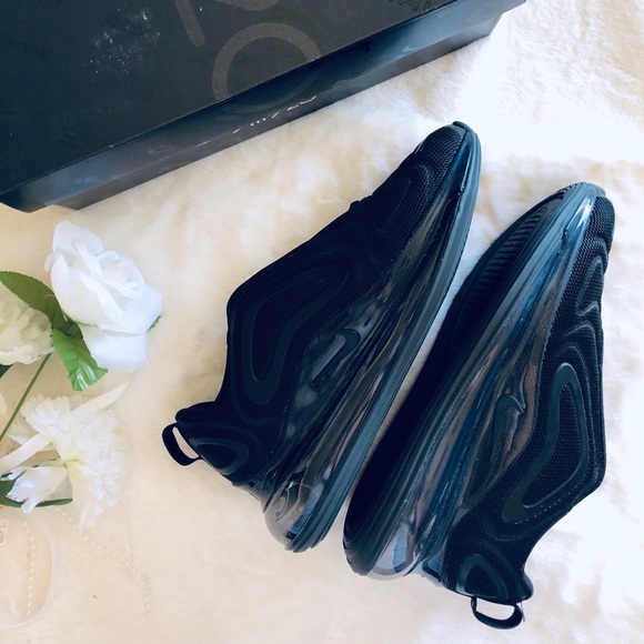 Nike Air Max 720. Brand new in Box. Triple black - Picture 6 of 15